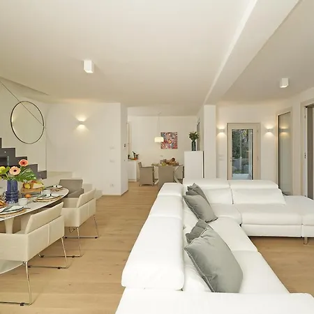Villa Bianca Directly On The Modern Amazing