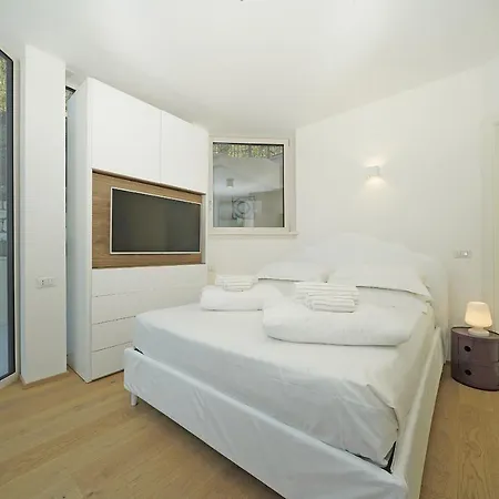 Bianca Directly On The Modern Amazing Villa *