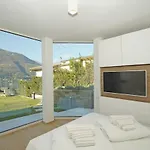 Villa Bianca Directly On The Modern Amazing San Felice del Benaco