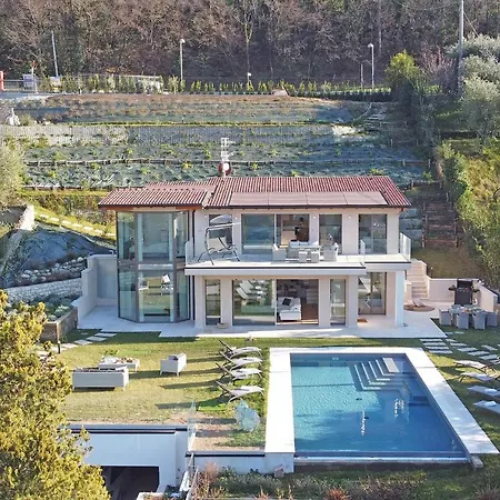 Bianca Directly On The Modern Amazing San Felice del Benaco