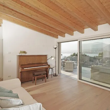 Bianca Directly On The Modern Amazing *